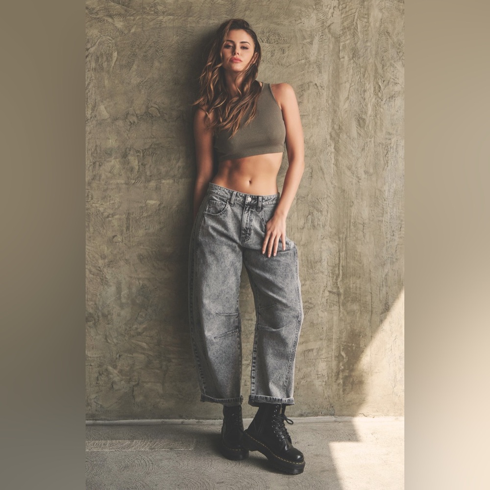 #536. 90’s Chic Barrel Jeans